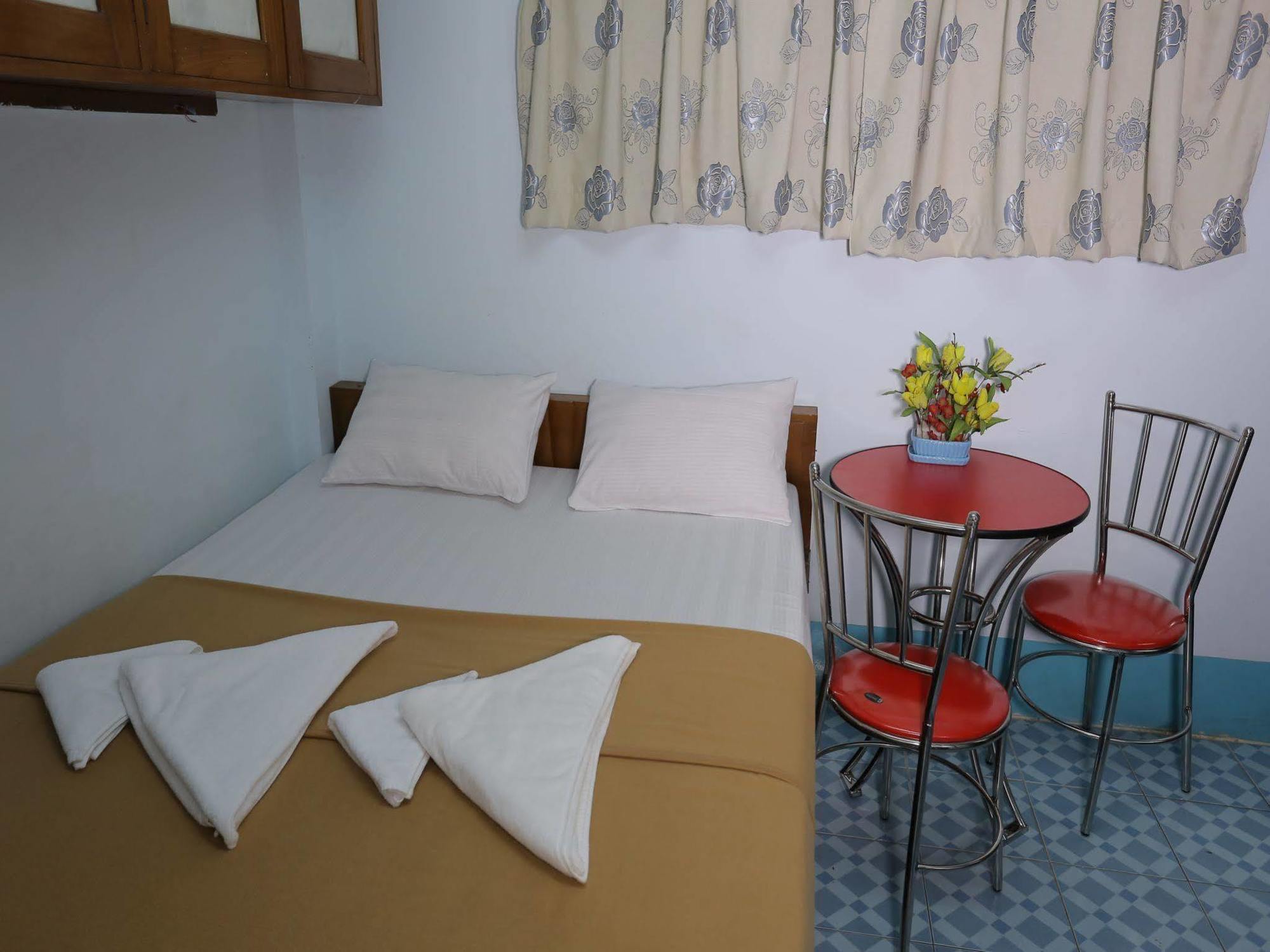 Chan Myae Thar Guest House Γιανγκόν Εξωτερικό φωτογραφία